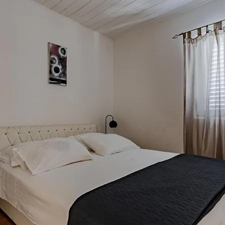 Villa Naty With Whirlpool By Guide