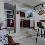 Naty With Whirlpool By Guide * فيلا لوكا