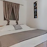 فيلة Naty With Whirlpool By Guide فيلا لوكا